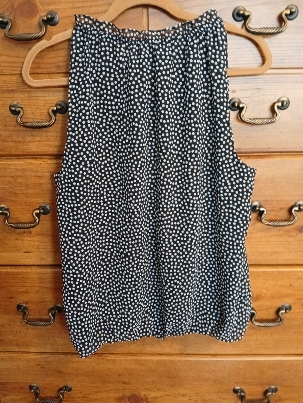 Max Studio Black and White Polka Dot Sleeveless V-Neck Top /Size : L - Picture 4 of 9